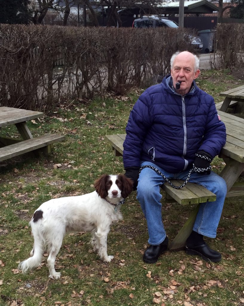Min far Erling februar 2015 og hans hund Senta